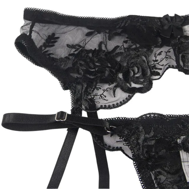 Lenjerie sexy 3 piese SUBBLIME. set cu sutien. chilot tanga și portjartier. design cu plasă și trandafiri. culoare negru. mărime L/XL (R81122)