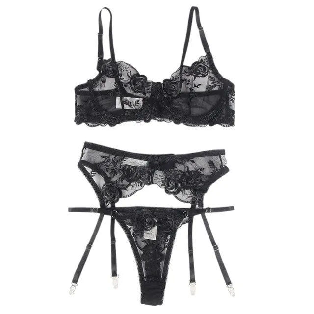 Lenjerie sexy 3 piese SUBBLIME. set cu sutien. chilot tanga și portjartier. design cu plasă și trandafiri. culoare negru. mărime L/XL (R81122)